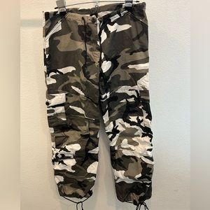 Women’s Camo Cargo Pants, Size XS